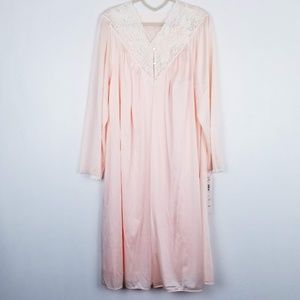 Vintage Shadow Line soft peach peignoir set